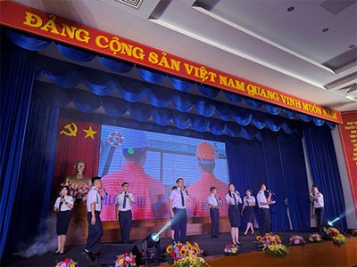 Tiết mục văn nghệ "Hoa tiêu hàng hải Việt Nam" của Công ty Hoa tiêu hàng hải miền Bắc